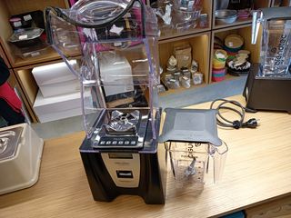 ΜΠΛΕΝΤΕΡ BLENDTEC CONNOISSEUR 825-thumb-1