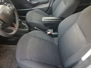 Peugeot 208 2019-thumb-16