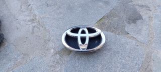 toyota yaris-thumb-3