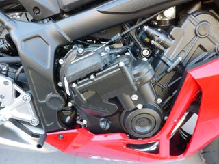 Honda CBR 650 2025 R E-CLUTCH MY25 !!! *** ΠΡΟΣΦΟΡΑ ***-thumb-13