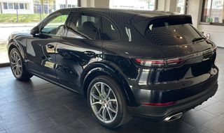 Porsche Cayenne 2018 HYBRID PLUG IN-thumb-1