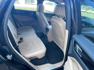 Porsche Cayenne 2018 HYBRID PLUG IN-thumb-16