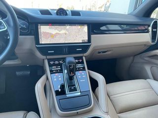 Porsche Cayenne 2018 HYBRID PLUG IN-thumb-17