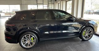 Porsche Cayenne 2018 HYBRID PLUG IN-thumb-2