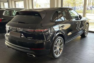 Porsche Cayenne 2018 HYBRID PLUG IN-thumb-3