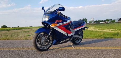 Kawasaki ZX 10 R Ninja '89 Tomcat