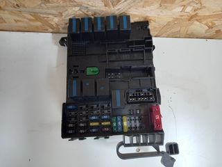 ασφαλειοθηκη για smart 450  κωδικος 000 1663 V001   