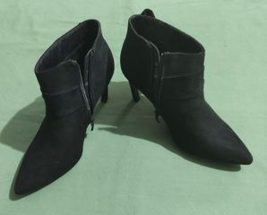 Γυναικεία μποτάκια γοβάκια