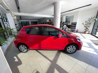 Toyota Yaris 2012  1.33 c.c 5D Life-thumb-1