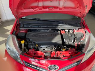 Toyota Yaris 2012  1.33 c.c 5D Life-thumb-13
