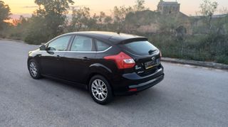 Ford Focus 2011 TITANIUM-thumb-10