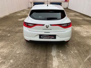 Renault Megane 2018-thumb-3