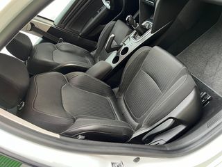 Renault Megane 2018-thumb-8