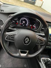 Renault Megane 2018-thumb-11