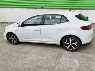 Renault Megane 2018-thumb-12