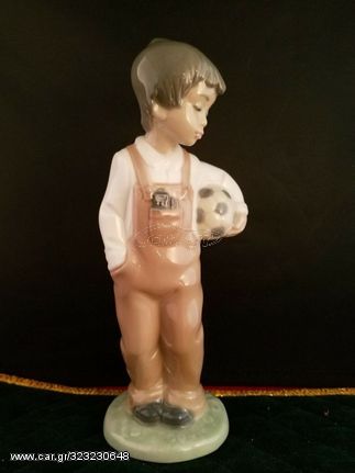 Αγαλματάκι πορσελάνη Ισπανίας Lladro Nao Boy with Ball 'Lets Play'