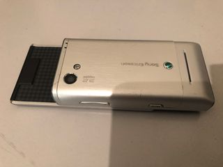 Sony Ericsson T715-thumb-4