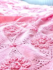 Χειροποίητη ροζ μάλλινη κουβέρτα με βελονάκι