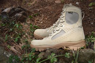 Αναβαθμισμένα με σόλα VIBRAM® άρβυλα MEINDL® FOX Desert High GTX