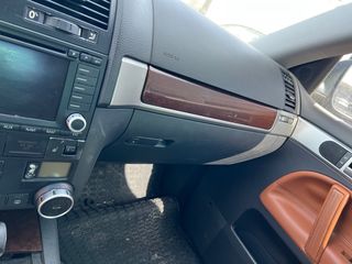 Volkswagen Touareg 2004-thumb-16