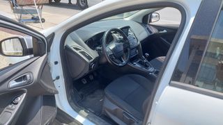 Ford Focus 2015-thumb-9
