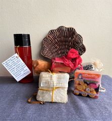 5 οικολογικά χειροποίητα σαπούνια και αφρόλουτρο + δώρο ψάθινο καλαθάκι σε σχήμα κοχυλιού