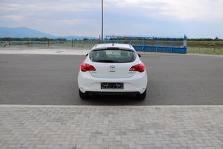 Opel Astra 2015-thumb-3