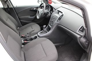 Opel Astra 2015-thumb-12