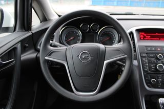 Opel Astra 2015-thumb-16
