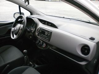Toyota Yaris 2017 DIESEL-thumb-8