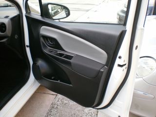 Toyota Yaris 2017 DIESEL-thumb-11