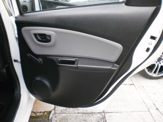 Toyota Yaris 2017 DIESEL-thumb-12
