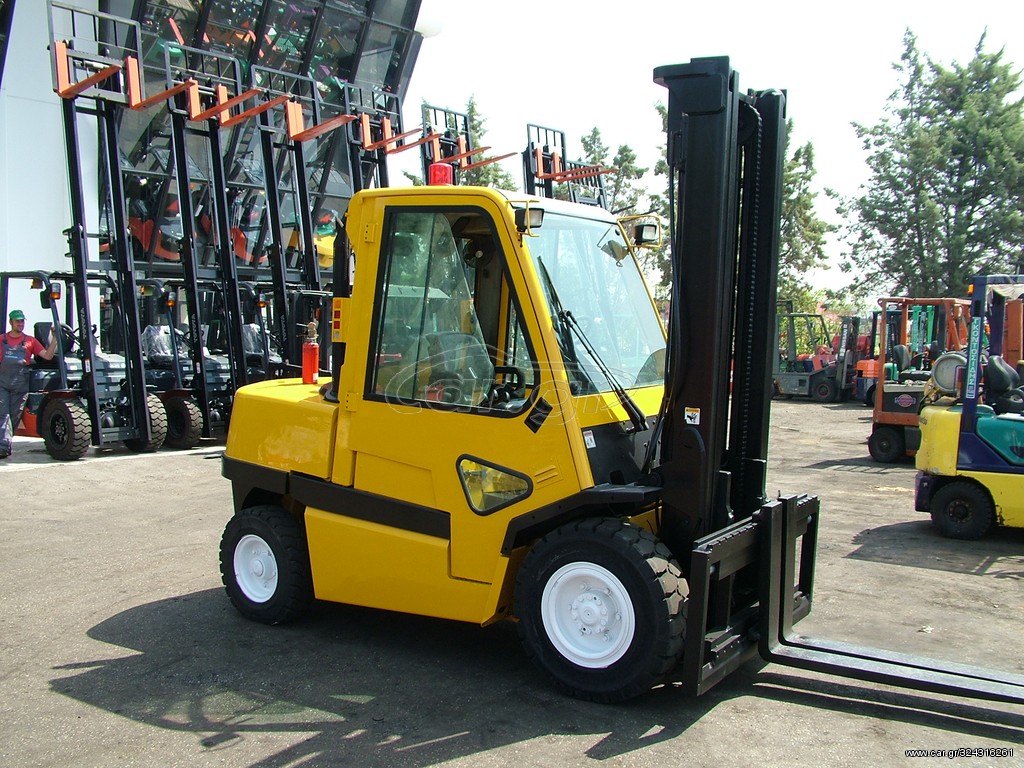 Yale 2000 GDP100M FV4065 CABIN [0255]