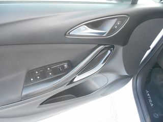 Opel Astra 2016-thumb-8