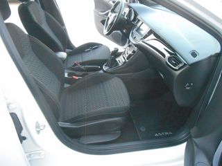 Opel Astra 2016-thumb-14
