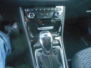 Opel Astra 2016-thumb-21