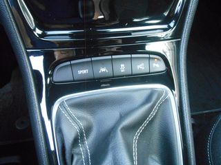 Opel Astra 2016-thumb-22