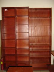 Πωλούνται ξύλινες ραφιέρες, ξύλινα stand και βιτρίνες βιβλιοπωλείου σε διάφορες διαστάσεις