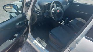 Fiat Punto 2015-thumb-5