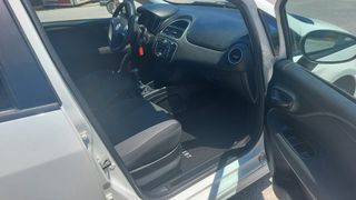 Fiat Punto 2015-thumb-7