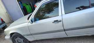 Mercedes-Benz 200 1988 124-thumb-1