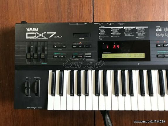 Yamaha DX7II    σε άριστη κατάσταση !!