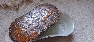 Φωντανιερα συλλεκτικη κρισταλινη  ανάγλυφη παράσταση με τον αχχιλεα εποχης 1940 50 Αν θέλετε να δείτε όλες τις αγγελίες μου πατήστε κάτω από το όνομα μου ευχαριστώ για το χρόνο σας