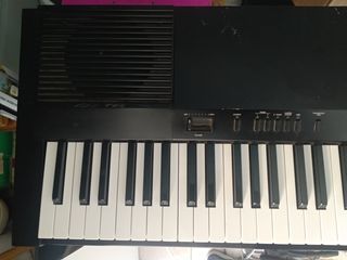 Yamaha PF85 Stage Piano-thumb-2