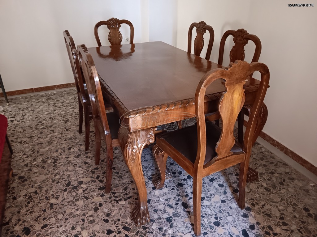 Τραπεζαρία με 6 καρέκλες