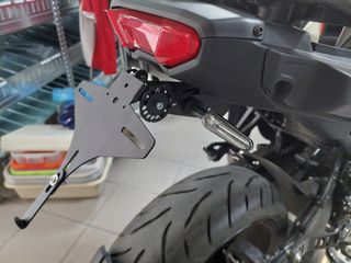 Αναδιπλούμενη βάση πινακίδας για το Yamaha Tracer 9 , χρονολογίας 21-25