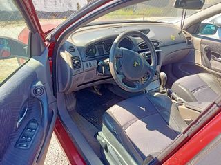 Renault Laguna 2002-thumb-5