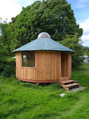 yurt - στρογγυλό ξύλινο σπιτάκι