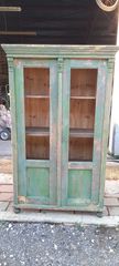 παλιά ξύλινη βιτρίνα -βιβλιοθήκη ,σε πράσινο χρώμα ,συντηρημένη ,χειροποίητη ,με σκαλίσματα στις γωνίες και την πόρτα(λείπουν τα τζάμια των βιτρινών), αντίκα , vintage,... διαστάσεις 178 χ 110 χ 53εκ 