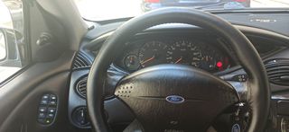 Ford Focus 2000-thumb-12